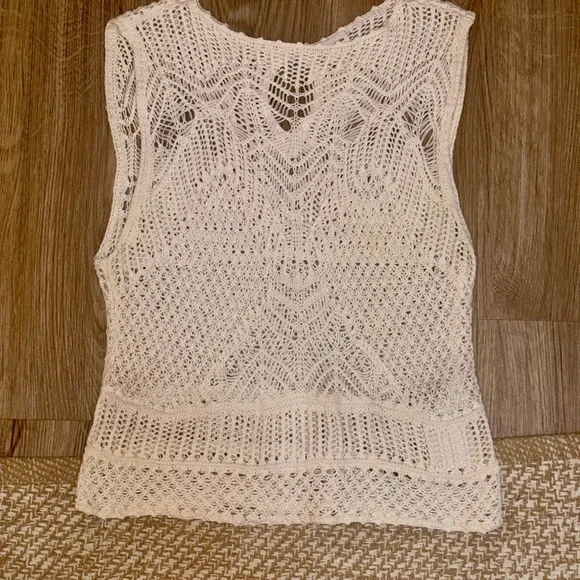 Abercrombie Crochet Tank in cream- Size Medium - Picture 3 of 7